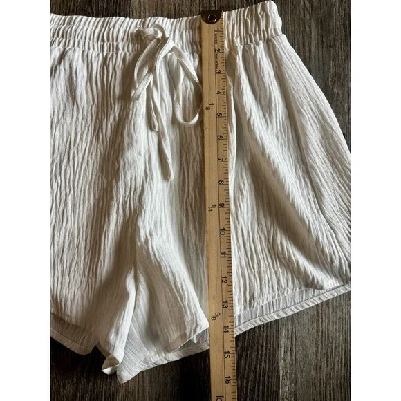 Petal & Pup Ittai White Casual Short Sleeve Shorts Set Medium NWOT $85 READ - Picture 13 of 16